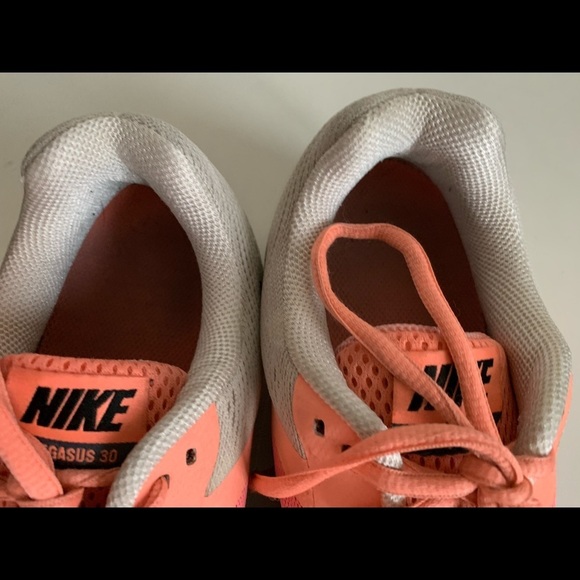 Nike Shoes - Picture 5 of 8